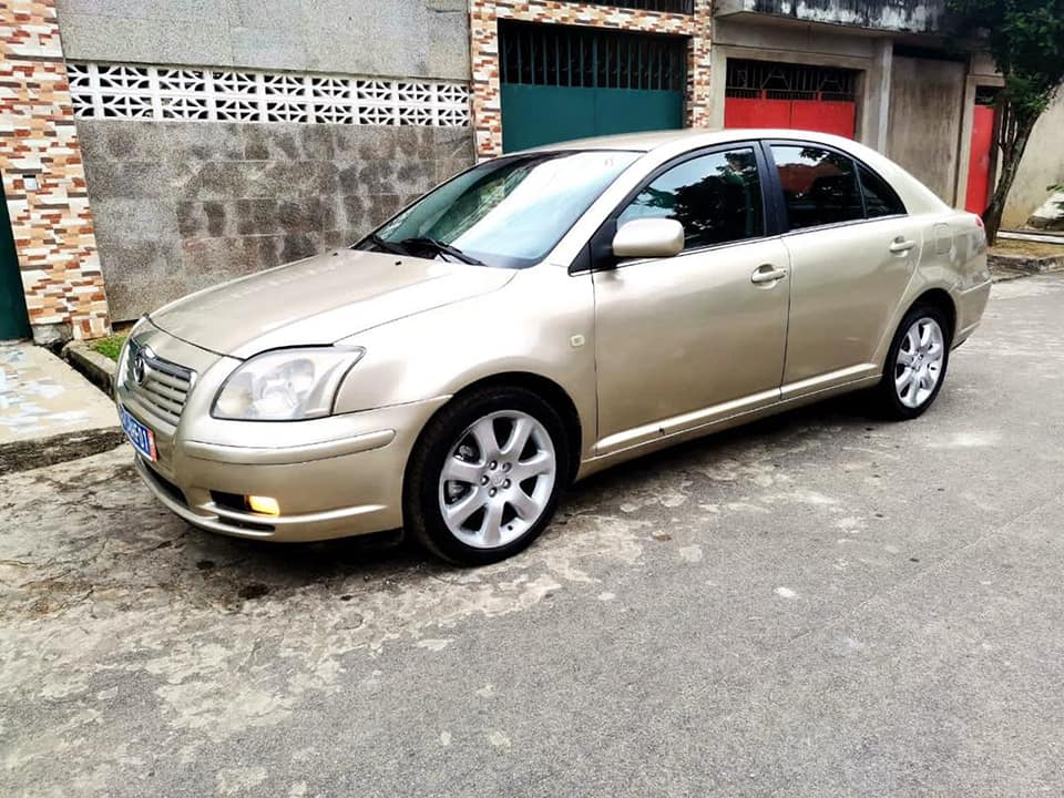 TOYOTA AVENSIS 2005  ESSENCE 4 CYLINDRES