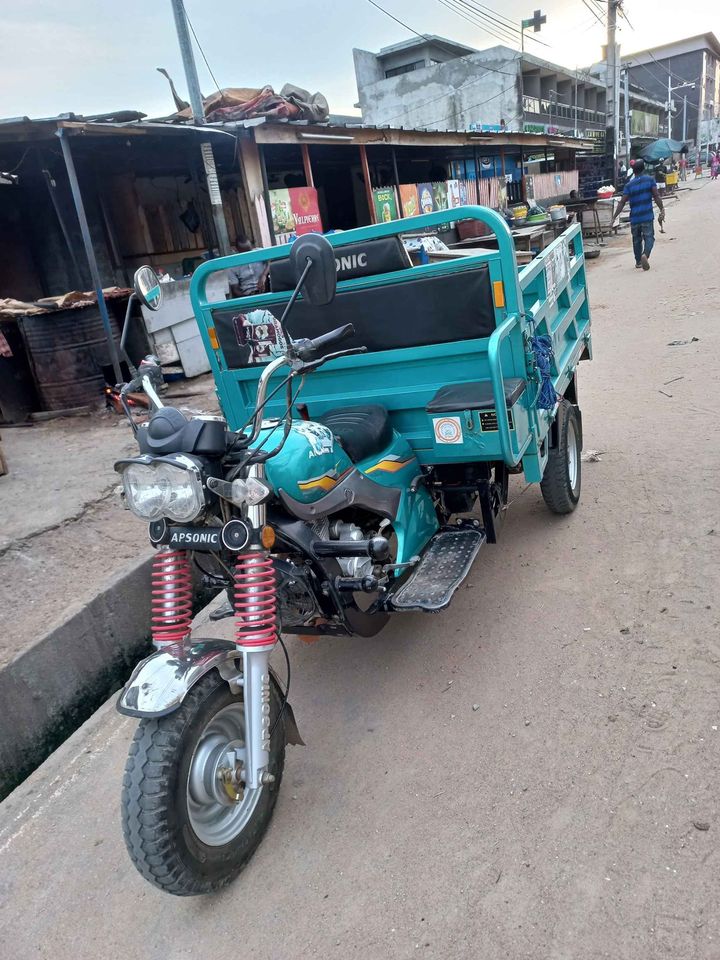Moto tricycle à vendre Seconde Main