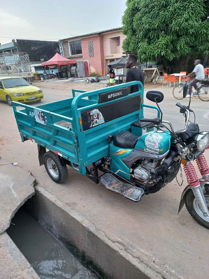 Moto tricycle à vendre Seconde Main