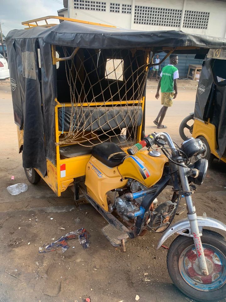 Tricycle saloni à vendre en bon état à Abobo