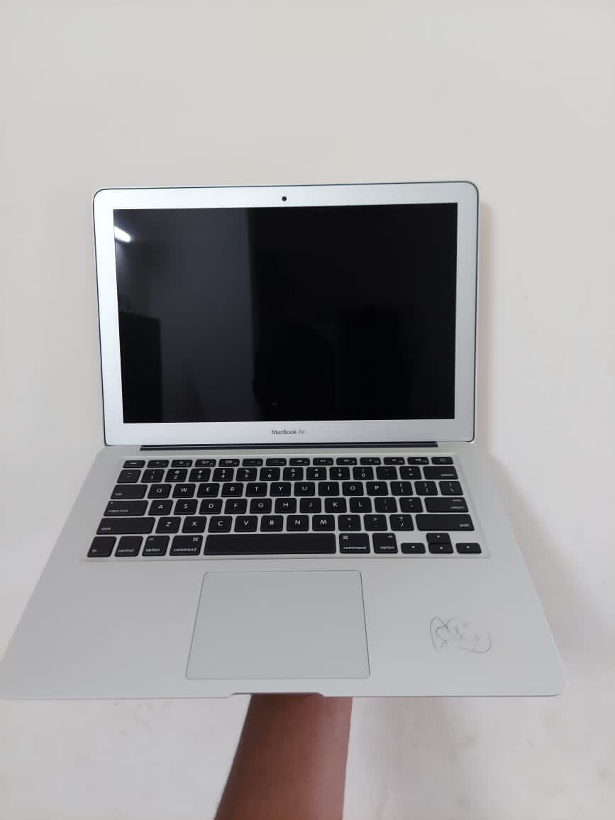 Macbook air 2013 . 256g et 4 g de ram