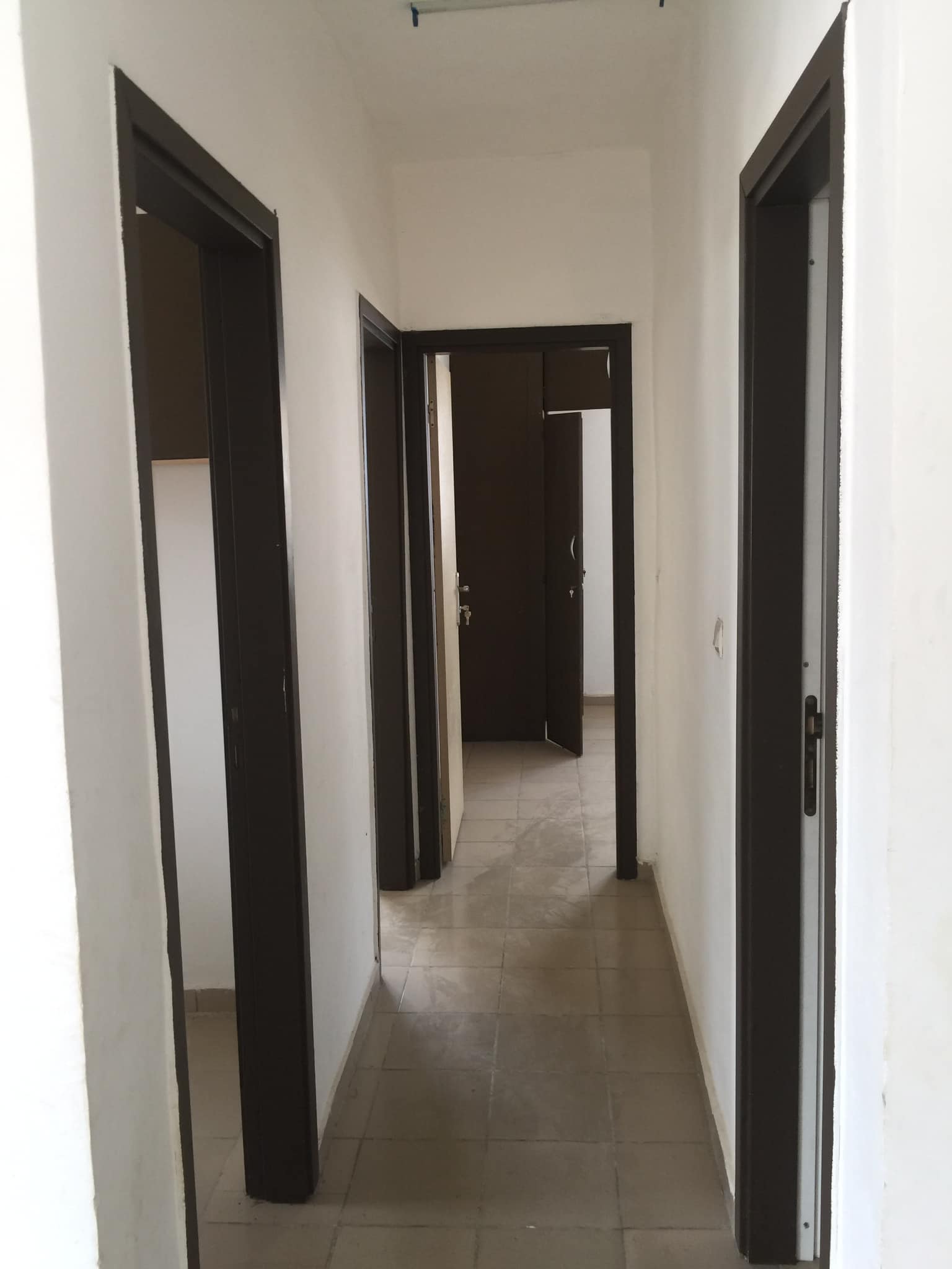 Maison à louer à Abobo  a Ndotré vers le stade olympique deux chambres  salon deux douche
