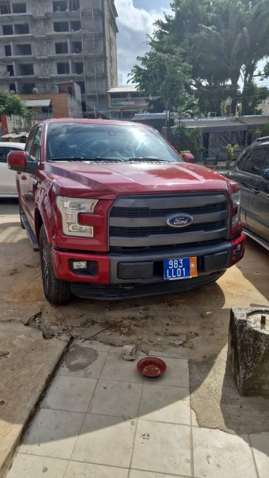 Ford F-150 Lariat  Automatique  Essence  6 cylindres  2017
