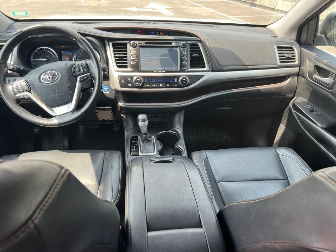 Voiture Toyota Highlander hybride    Automatique Essence 2018 Options complète