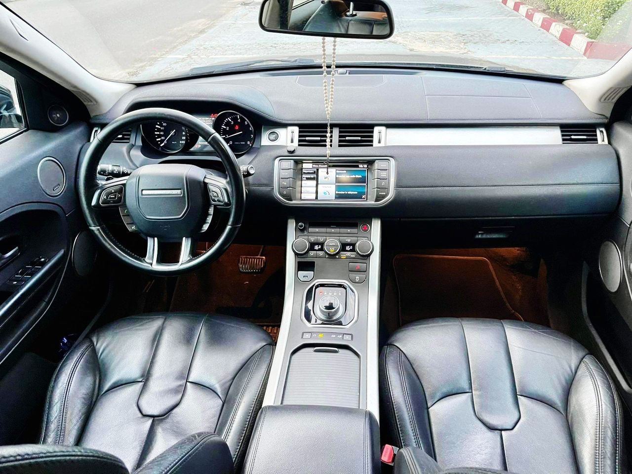 Range Rover EvoQ  Année 2017 Essence Automatique 4cylindres 11CV Climatisé