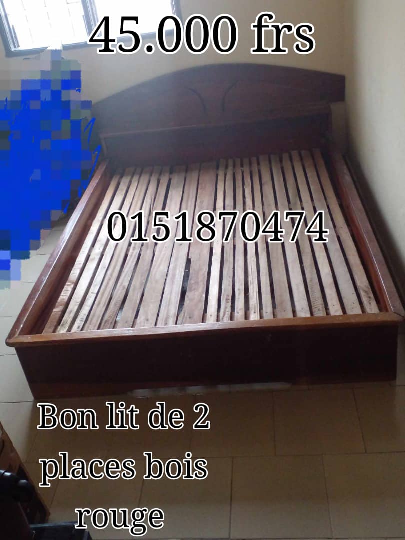 lit simple 2 places fait avec du bon bois rouge
