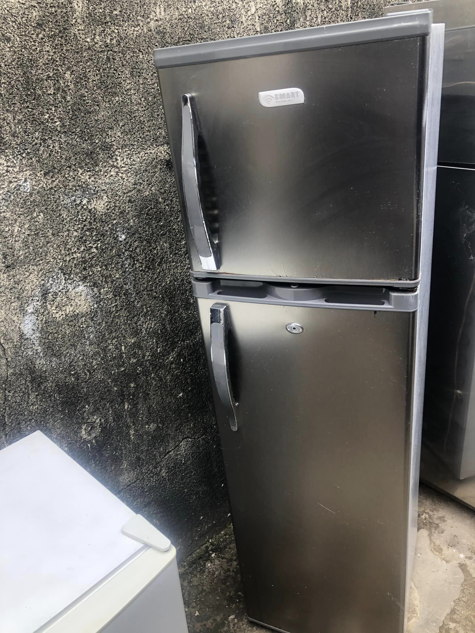 Réfrigérateurs smart couleur gris neuf à brader !