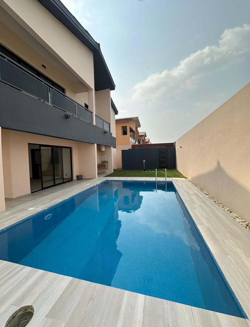 belle villa 6 pièces avec piscine à louer à grand-bassam
